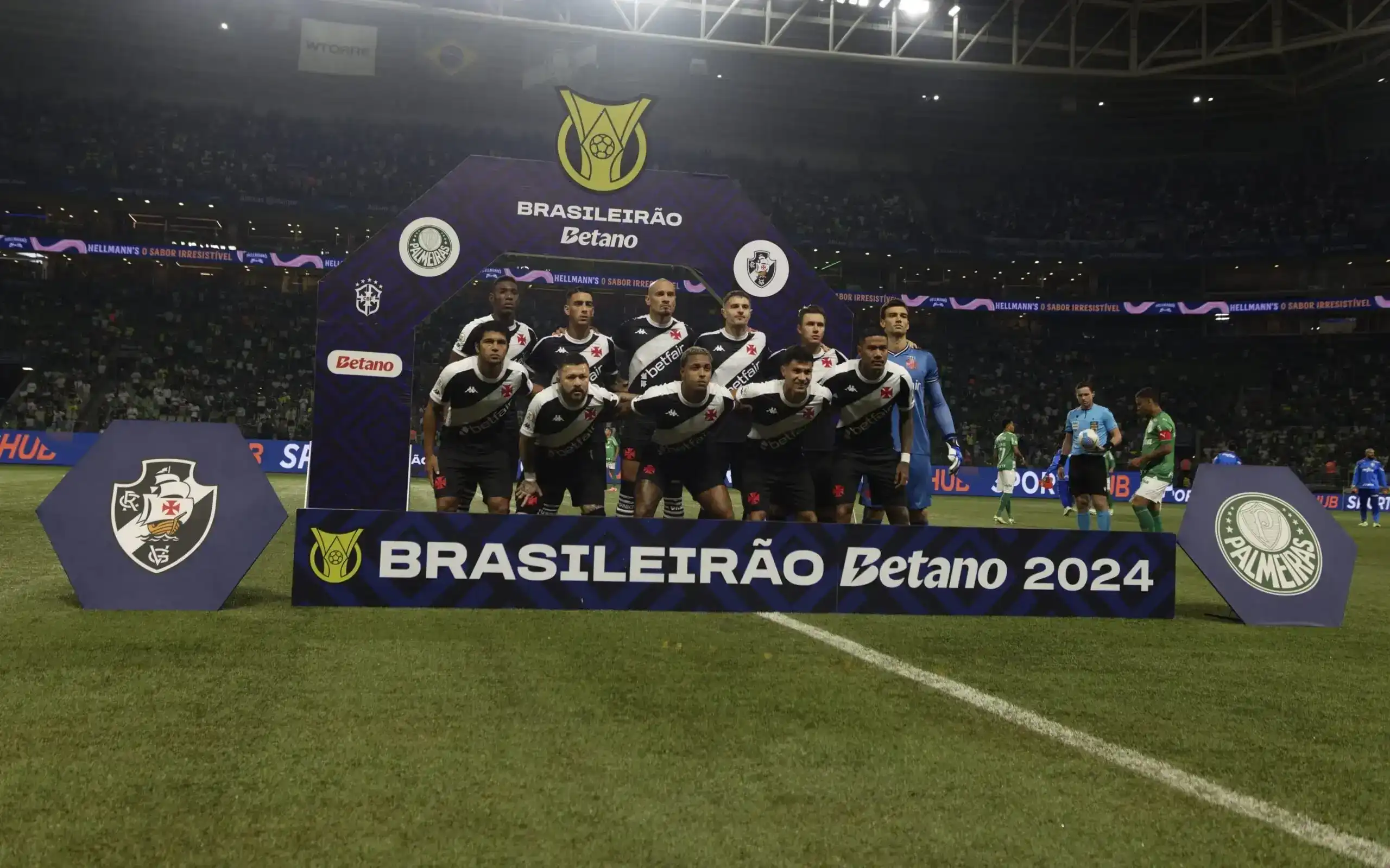 Bagaimana Taktik Bola Sepak Diterapkan dalam Peraduan?